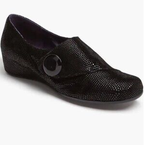 NWOT VANELi Maxy Wedge  Button Detail Slip-on Shoe
